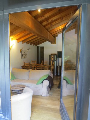 A cozy living room with a wooden ceiling, a sofa set, and a dining table. - Tignes Les Brevieres, charming 3 rooms Direct lifts (Tignes)