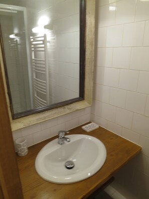 Hårføner og håndklær