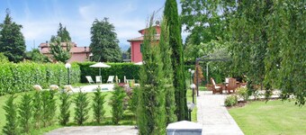 Betulla,  Barga!  Private beach style pool,  WIFI, walk to bars/restaurants!