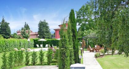 Betulla, Barga! Private beach style pool, WIFI, walk to bars/restaurants!