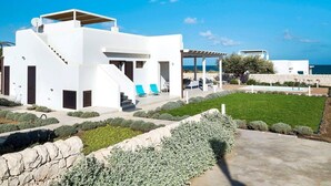 A modern white villa with a pool, outdoor seating, and a view of the sea. - Marza Residence – Rosa, with private pool (Reitani)