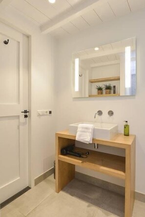 Bathtub, hair dryer, towels - Endless Summer Beach - Apartment for 4 persons (Zandvoort)