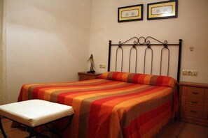 2 quartos, ferros/tábuas de passar roupa, Wi-Fi, roupa de cama