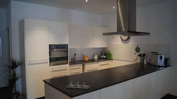 Réfrigérateur, four, plaque de cuisson, lave-vaisselle