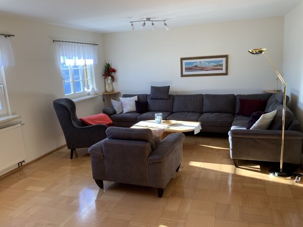 Smart-TV, DVD-Player, Bücher