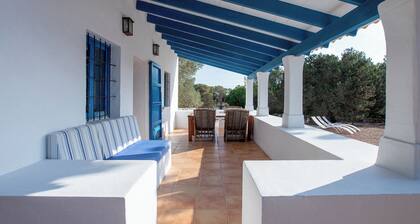 Llevant House 4 pax. 2 bedrooms + 2 bathrooms. 800 meters from Migjorn beach.