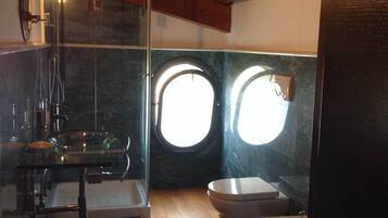 Dusche, Haartrockner, Bidet