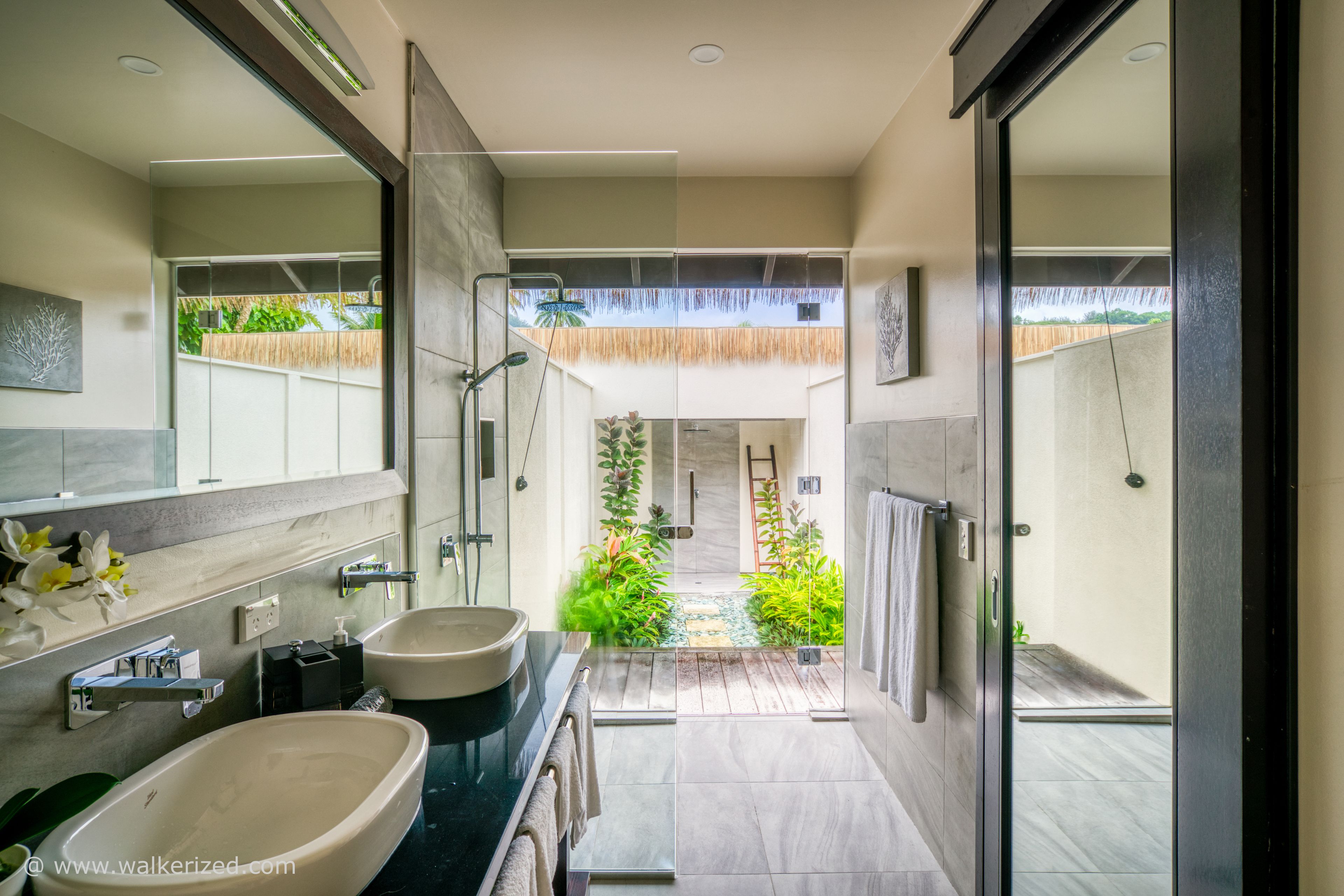 Executive Villa, 1 King Bed, Beach View | Bathroom