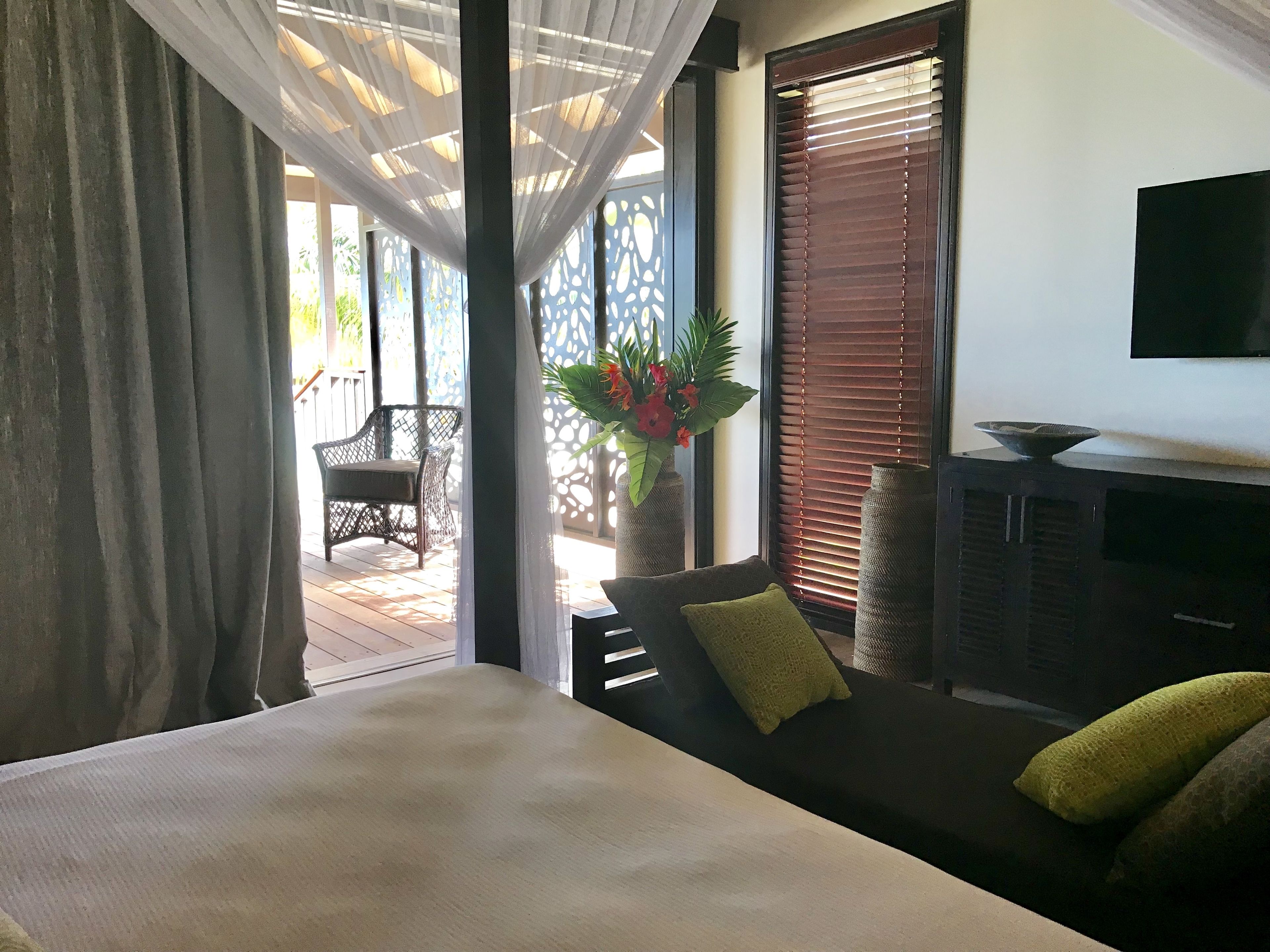 Sengetøy av topp kvalitet, safe på rommet og individuelt dekorert