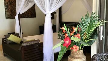 Premium bedding, in-room safe, individually decorated