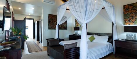 Premium bedding, in-room safe, individually decorated