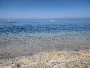 Plage à proximité, chaises longues