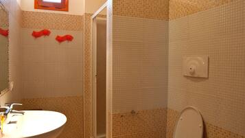 Doccia, asciugacapelli, bidet, asciugamani