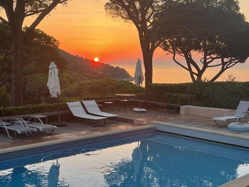 Exceptional property, panoramic sea views, pool, private tennis court, air-con