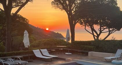 Exceptional property, panoramic sea views, pool, private tennis court, air-con