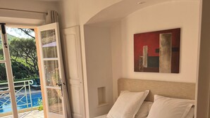 6 bedrooms, in-room safe, iron/ironing board, travel cot - Exceptional property, panoramic sea views, pool, private tennis court, air-con (Ramatuelle)