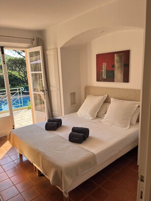 6 Schlafzimmer, Zimmersafe, Bügeleisen/Bügelbrett, Reisekinderbett
