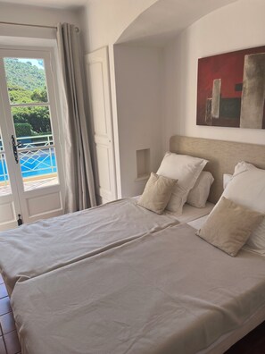 6 bedrooms, in-room safe, iron/ironing board, travel crib - Exceptional property, panoramic sea views, pool, private tennis court, air-con (Ramatuelle)