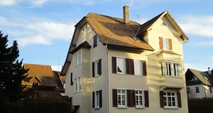 Abgeschlossene Wohnung in einem alten Stadthaus, 10 Minuten zur Fußgängerzone