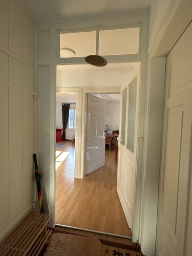 Abgeschlossene Wohnung in einem alten Stadthaus, 10 Minuten zur Fußgängerzone