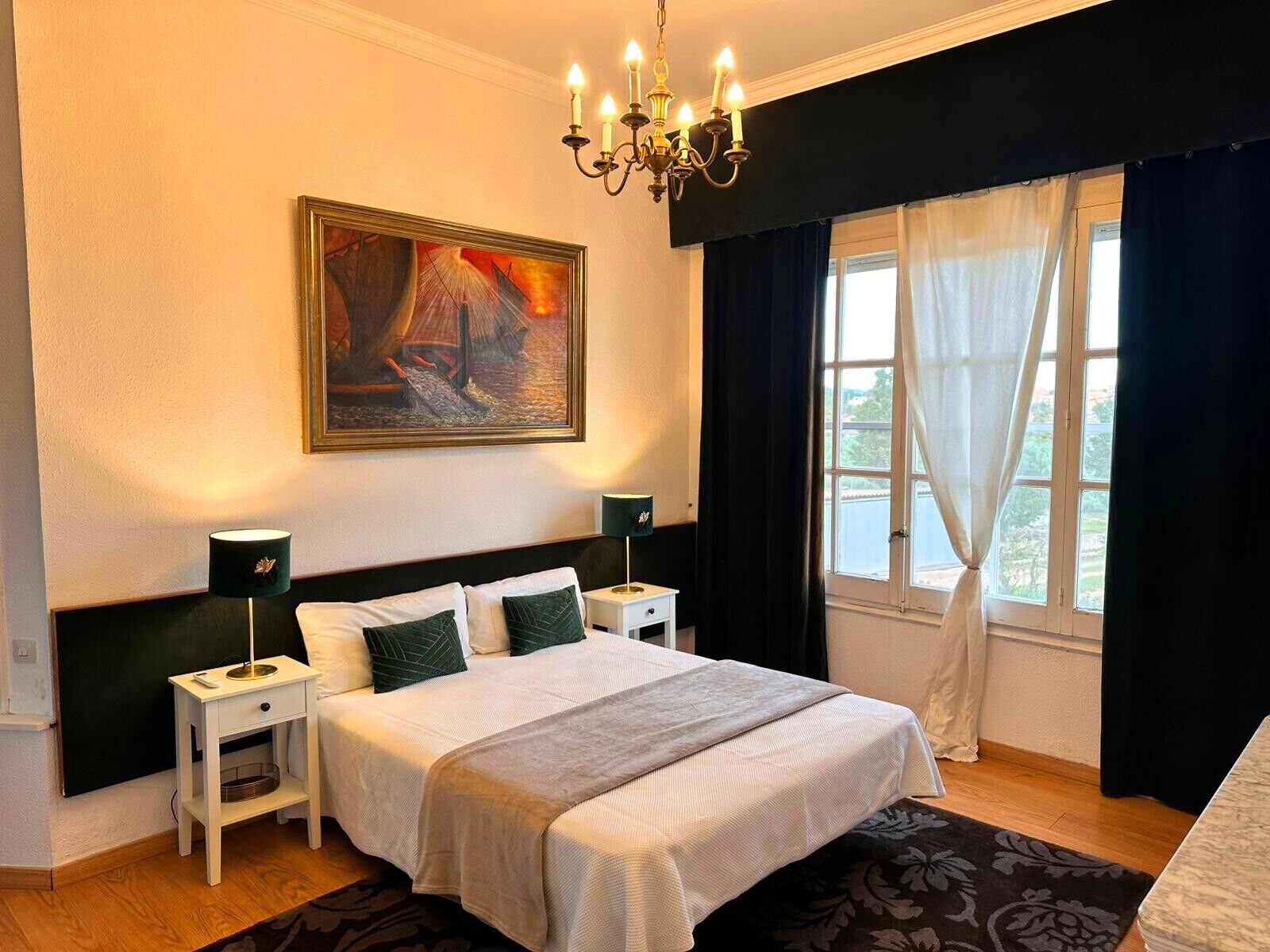 4 bedrooms, iron/ironing board, free WiFi, bed sheets