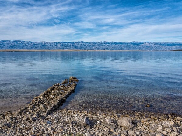 Beach nearby, sun loungers - Apartment house Lijepi Pogled (Vir)