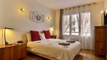 2 bedrooms, memory foam beds, desk, iron/ironing board