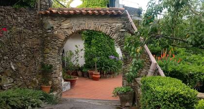 Apartment in villa with garden 2 km from Lerici Cin IT011002C28L2HXXJT