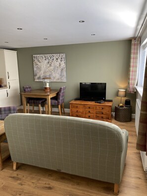 Living area - Brewers Cottage - sleeps 2 guests  in 1 bedroom (Foolow)
