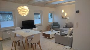 TV, DVD player, books, stereo - Studio in the Huus Hillig spirit - right in the heart of Flensburg (FL)