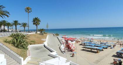 Apartamento frente al mar con vista al mar situado en el área de marco de pera noble