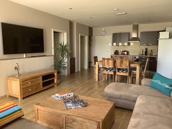 Télévision, jeux vidéo, lecteur de DVD, table de tennis de table