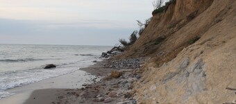 Vacation home close to the beach for 2 to 3 people on a large plot, quiet location.