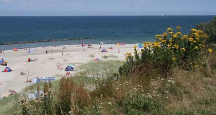 Vacation home close to the beach for 2 to 3 people on a large plot, quiet location.