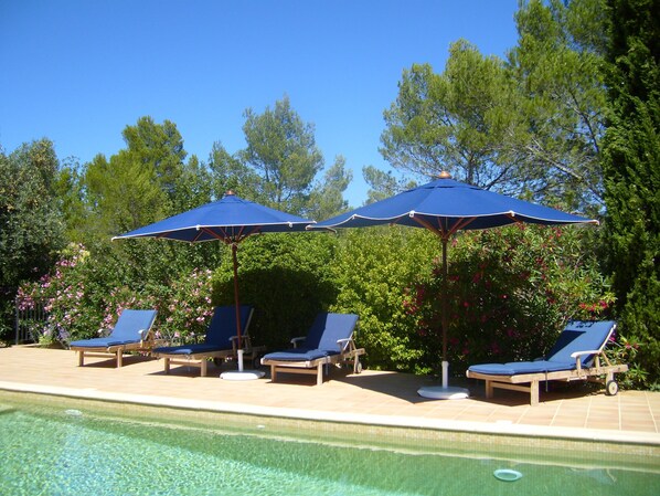 حمّام سباحة خارجي، حمّام سباحة مُدفَّأ