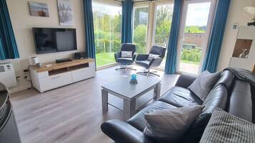 Smart TV, fireplace, table tennis, books