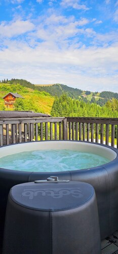 CHALET CHESETTA
Berghütte auf 1600m Sauna, Outdoor Whirlpool und Balkon/Terasse.