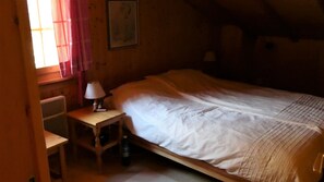 3 Schlafzimmer, Schreibtisch, kostenloses WLAN, Bettwäsche