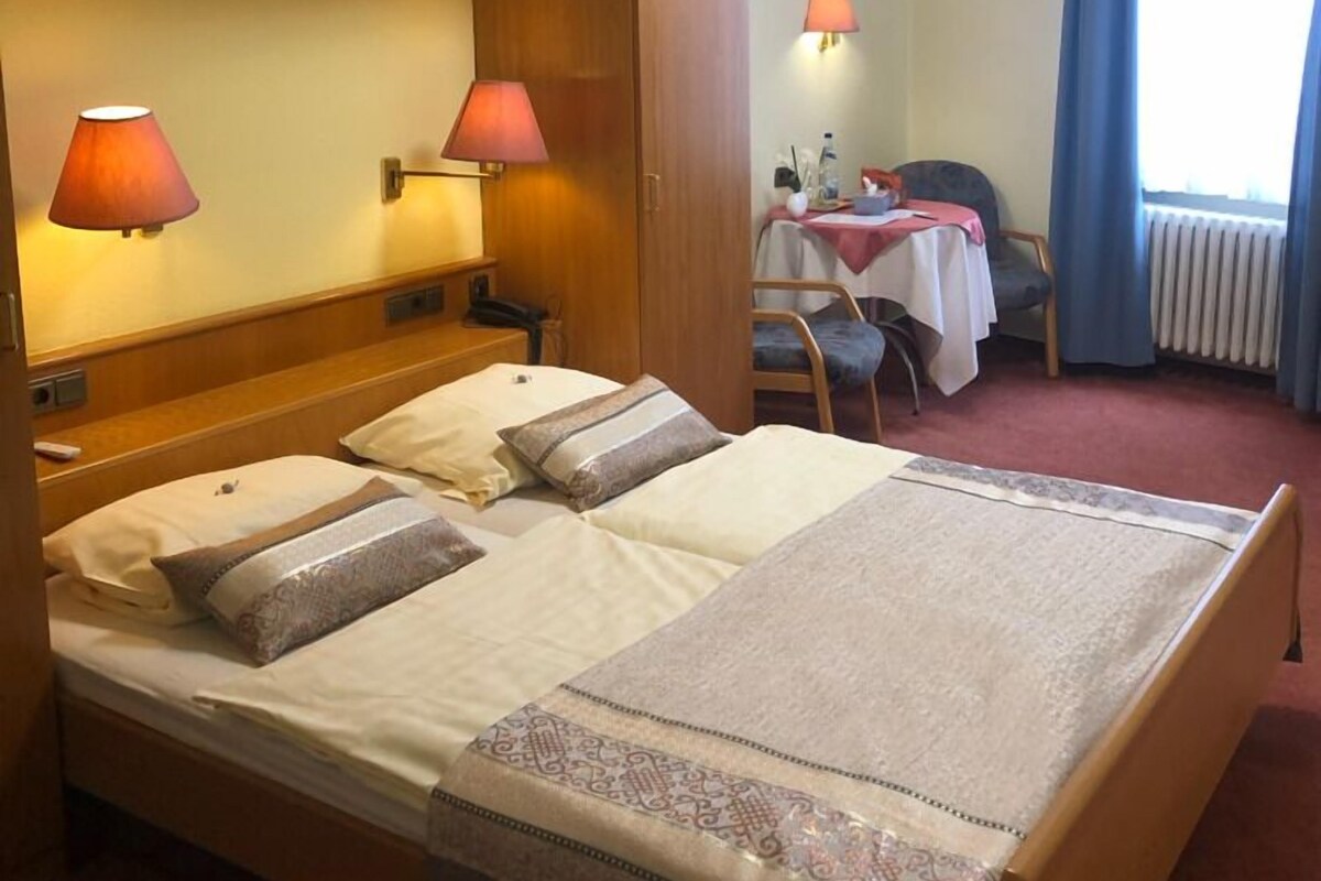 Doppelzimmer | Babybetten, Zustellbetten, kostenloses WLAN, Bettwäsche