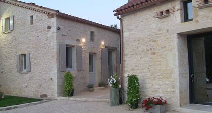 CHARMING GITE 4****, JACUZZI, sheets, bicycles, baby equipment provided