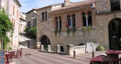 CHARMING GITE 4****, JACUZZI, sheets, bicycles, baby equipment provided