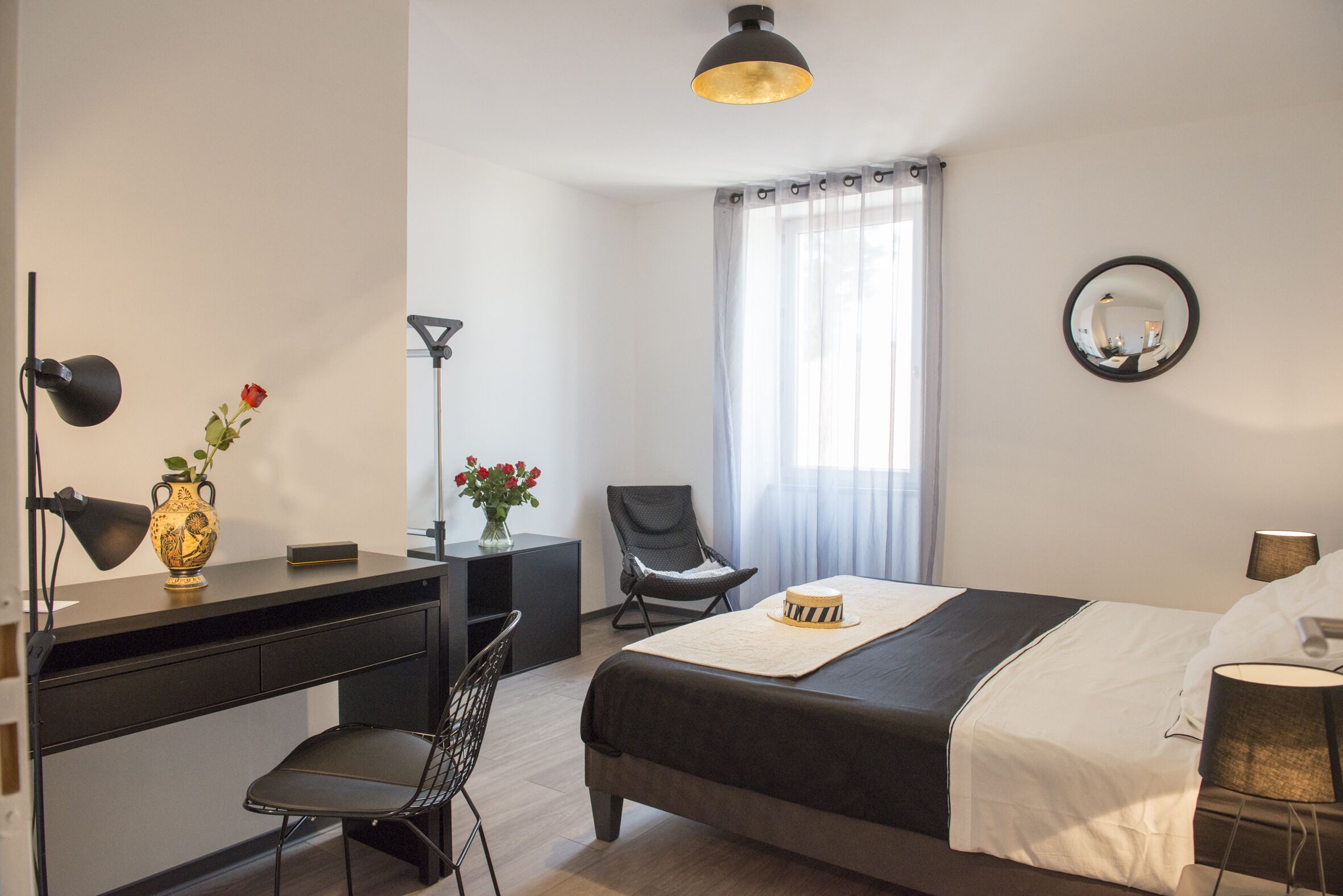 3 chambres, bureau, fer et planche à repasser, lit parapluie