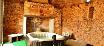 CHARMING GITE 4****, JACUZZI, sheets, bicycles, baby equipment provided