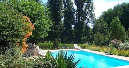 Quiet house with private pool in the countryside