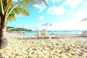 On the beach, beach volleyball, beach bar, kayaking - Arenas Beach Hotel (Corn Islands)