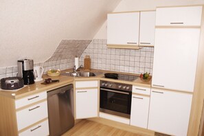 Geladeira, fogão, cooktop, lava-louças