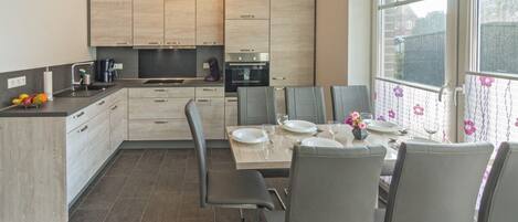 Réfrigérateur, micro-ondes, four, lave-vaisselle