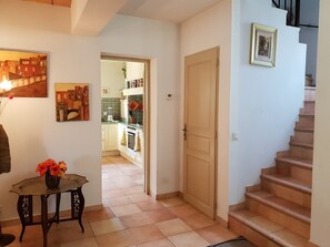 Interior - Family Villa surrounded by Oaks 5 minutes from the beaches (Canet-en-Roussillon)