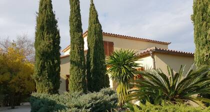 Familienvilla umgeben von Eichen 5 Minuten von den Stränden entfernt