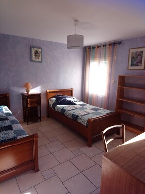 3 bedrooms, iron/ironing board, free WiFi, bed sheets